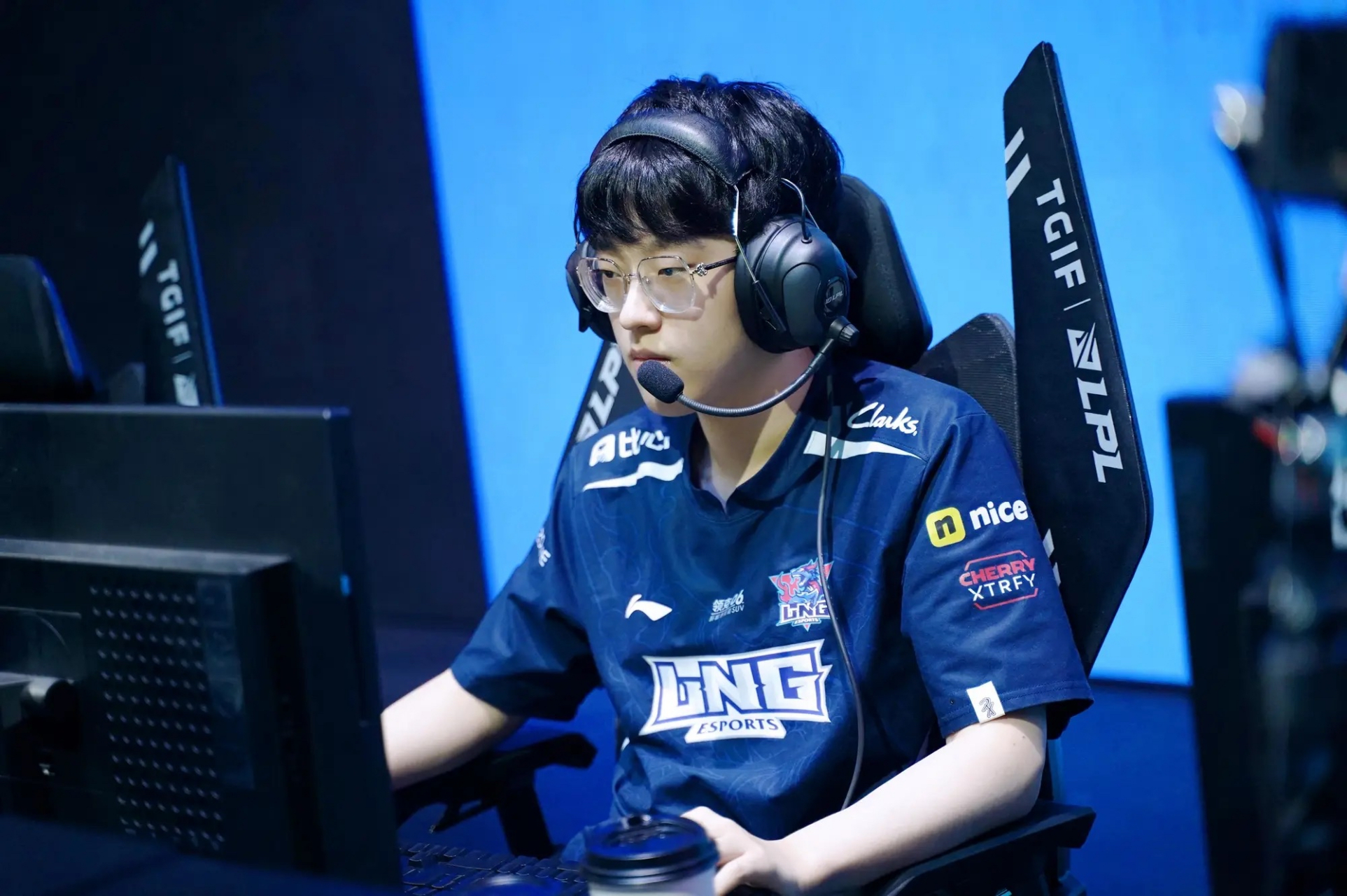 开云sport-包含GEN强势TSM，Scout完成帽子戏法的词条