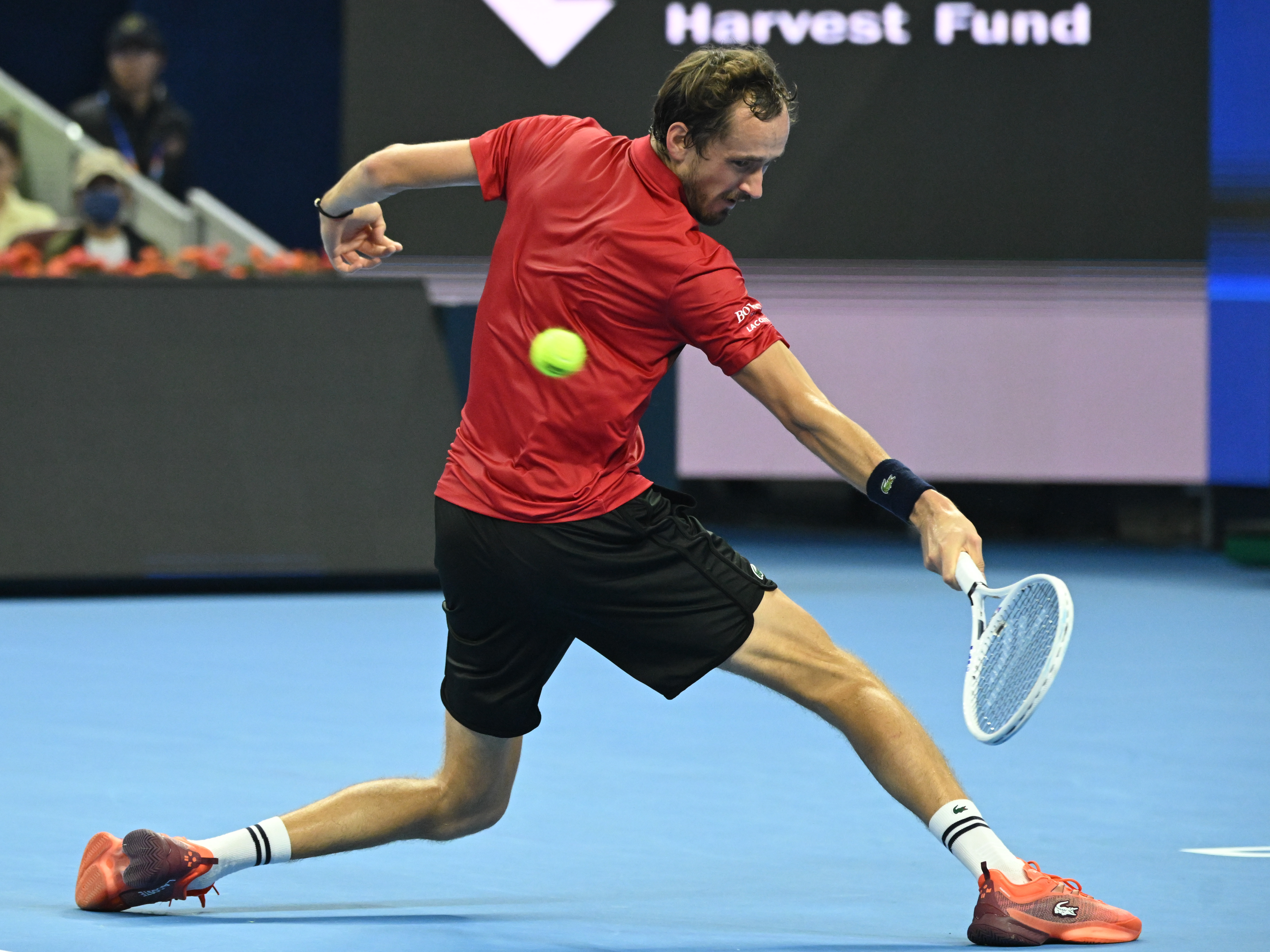 法国网球队强势英国网球队，梅德韦杰夫制霸全场