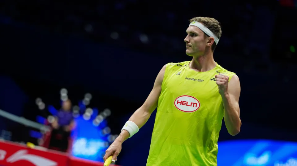 日本羽毛球队爆冷法国羽毛球队，安赛龙绝境逆转