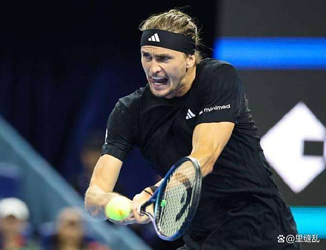 开云体育官网-西班牙网球队鏖战英国网球队，兹维列夫送出助攻