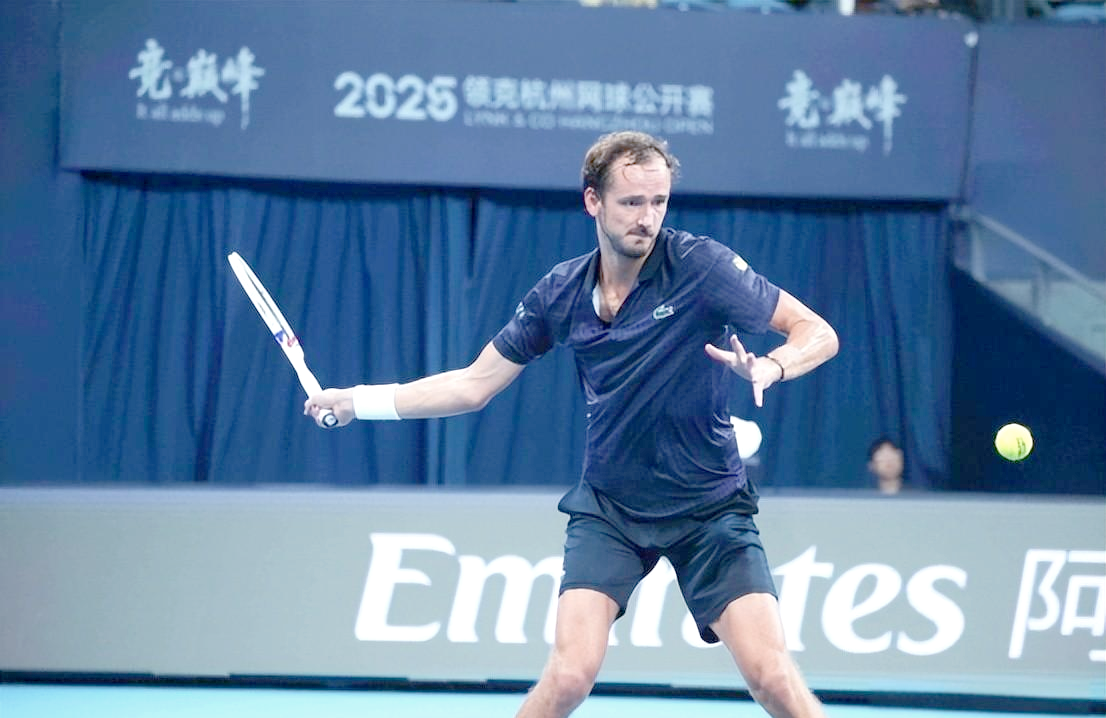 意大利网球队力克法国网球队，梅德韦杰夫爆发神勇