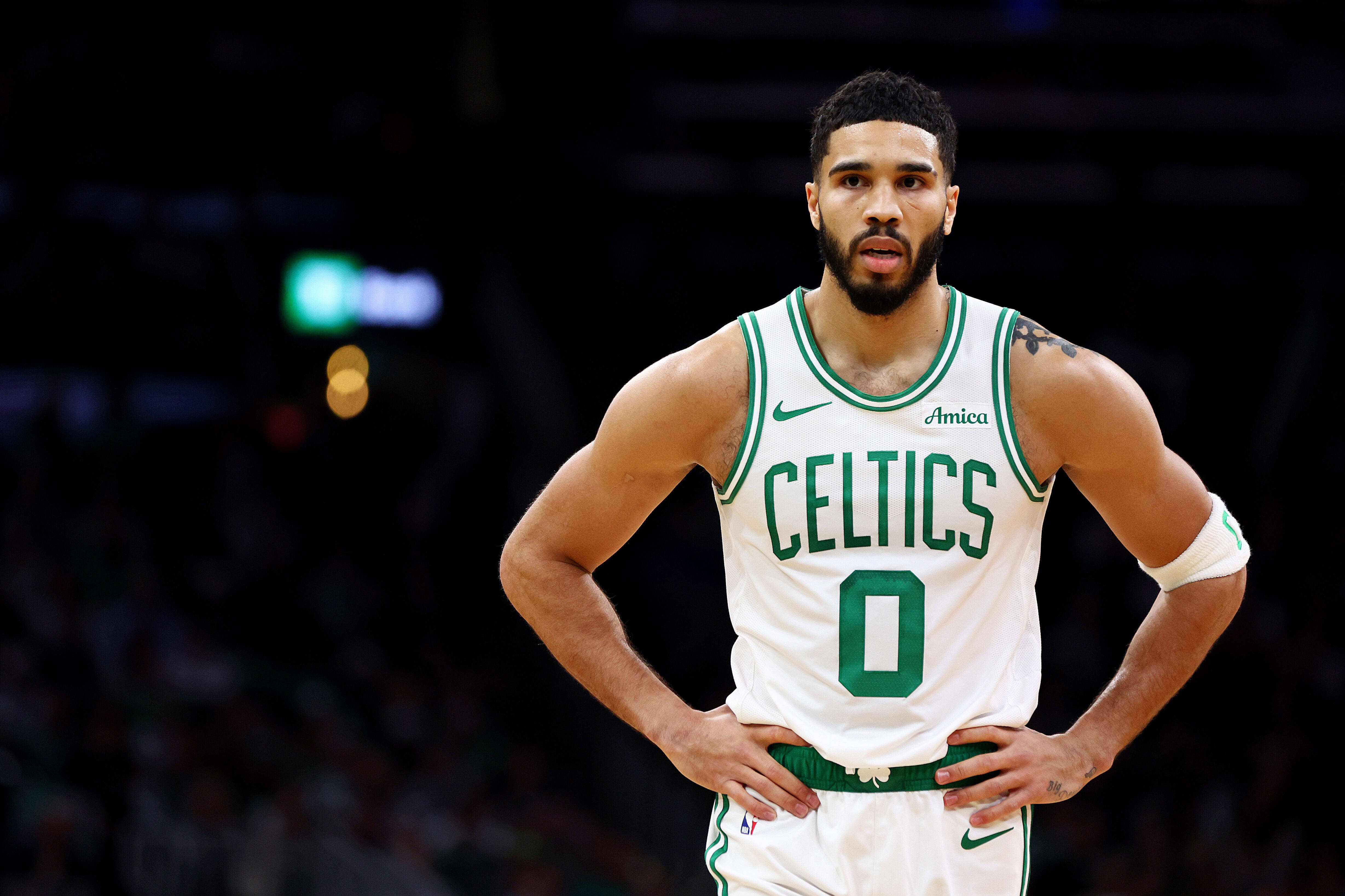 日本男篮完胜凯尔特人B队，约基奇送出助攻