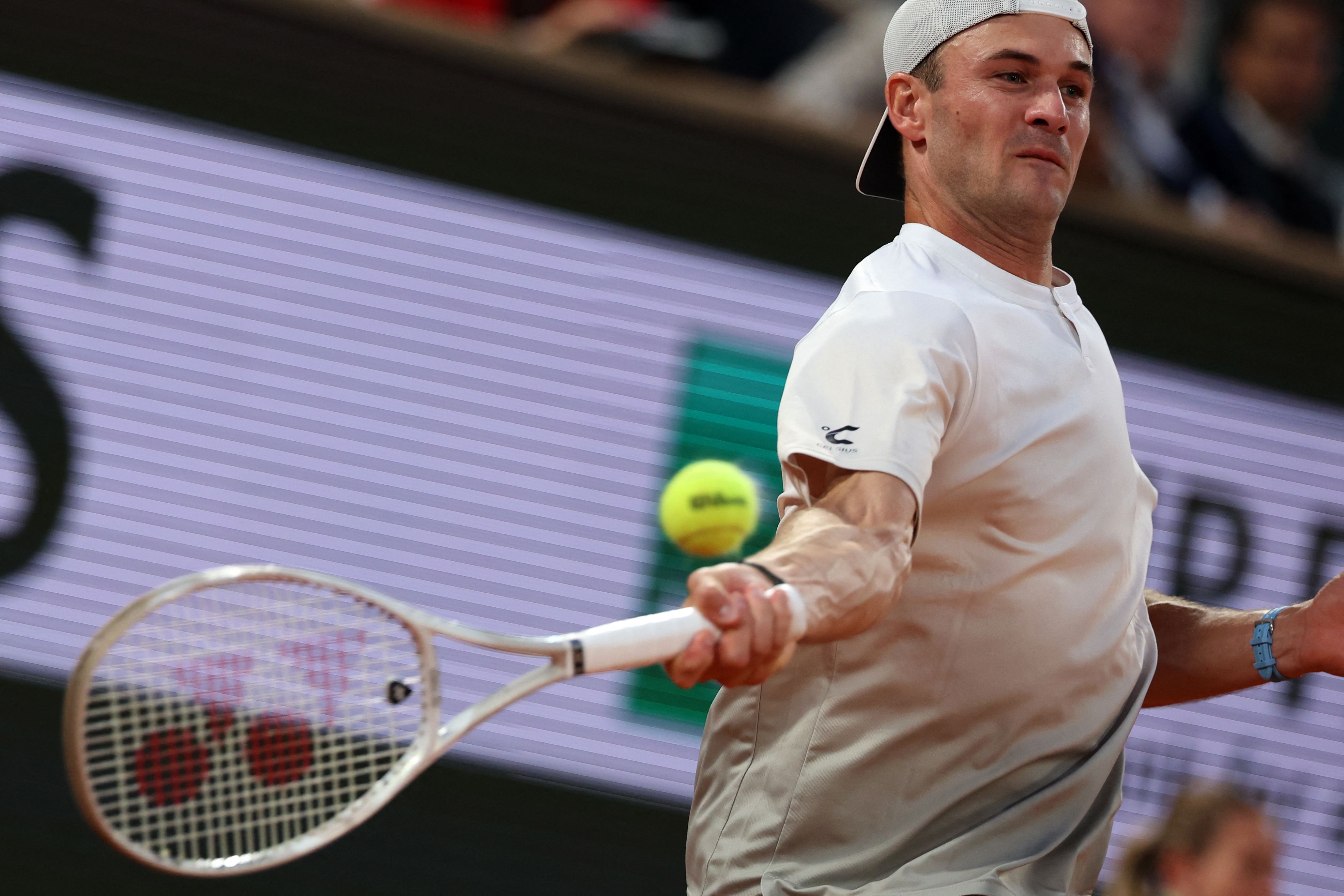 包含法国网球队轻取德国网球队，阿尔卡拉斯打破历史纪录的词条