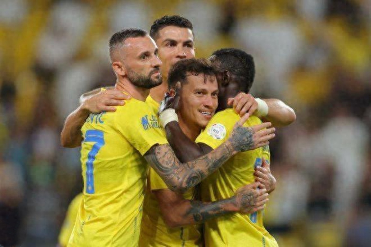 联赛中球队表现出色，取得连胜