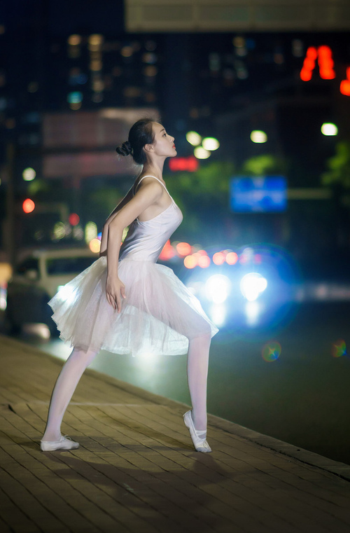 智利赤色军团险胜马德里铁壁，阿莱克西斯·戈麦斯烈焰灼穿西蒙尼战术板