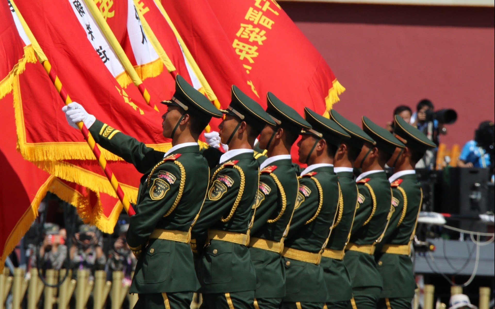 夏窗风云，两个电话引发的链式震荡